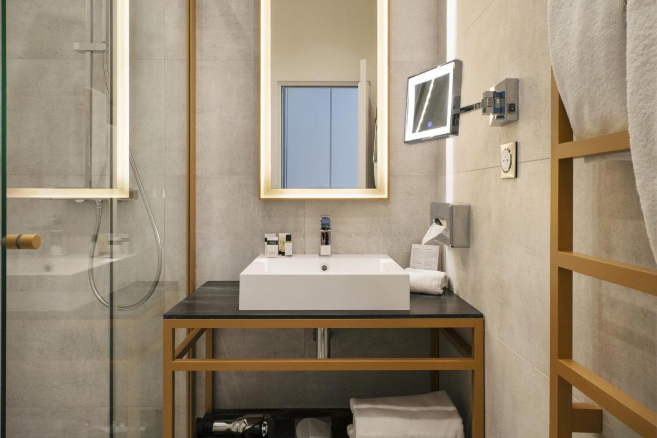 Vestay Montaigne Paris Exteriör bild